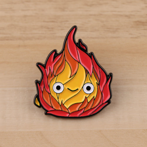 Broche Anime Chama – Pin Esmaltado Cartoon para Roupas e Mochila