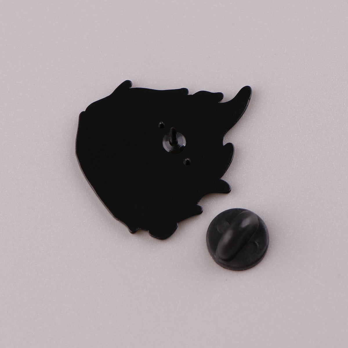 1PC Anime Fire Shaped Pattern Brooch Cartoon Enamel Pin Paint Badge Clothing Backpack Accessories