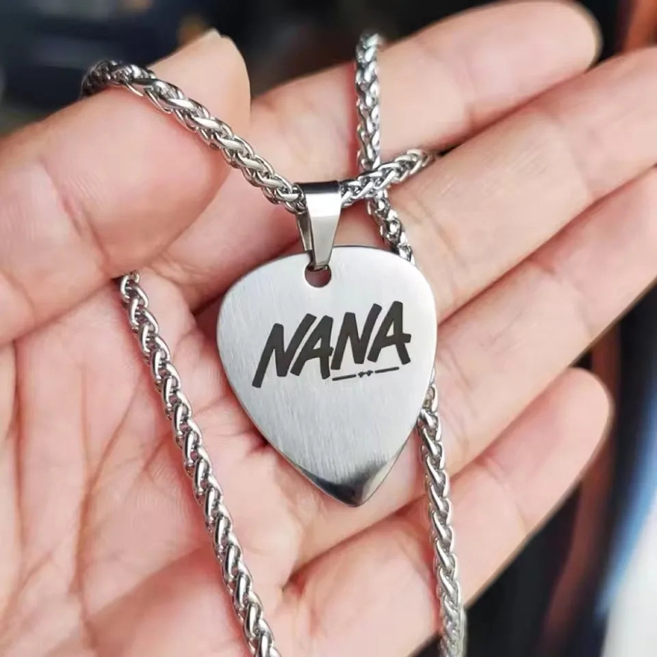 Anime NANA Choker – Colar de Aço com Pingente Estilo Palheta de Guitarra